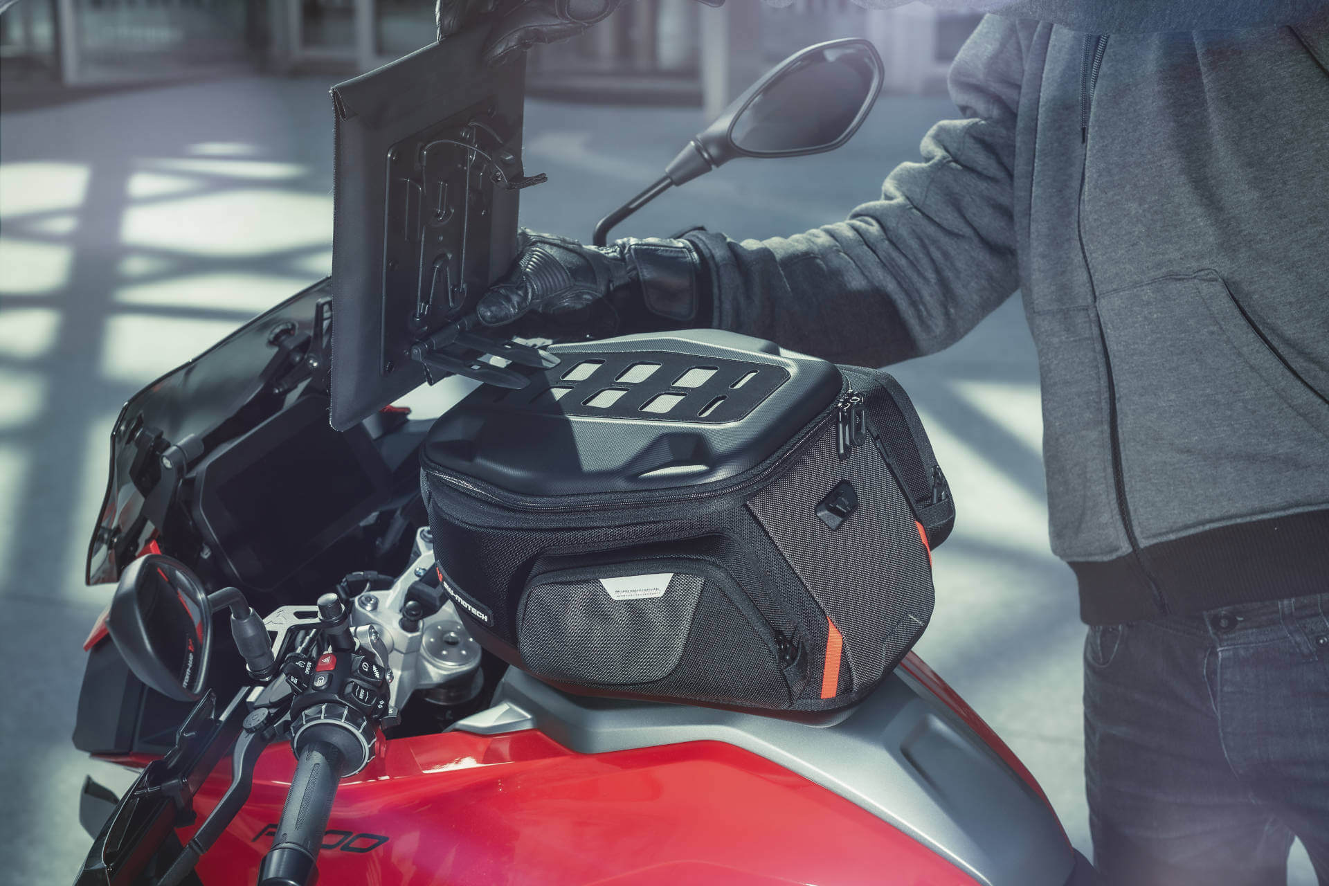 motorcycle tank bags for plastic tanks